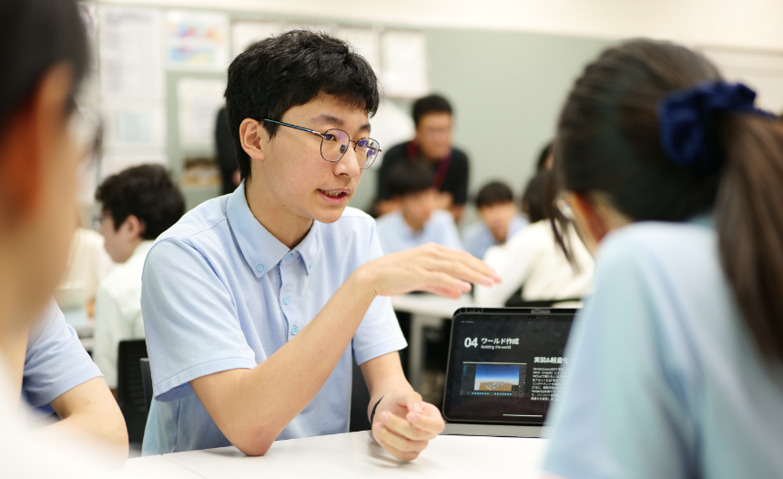 生徒同士で話し合いを行う授業中の様子
